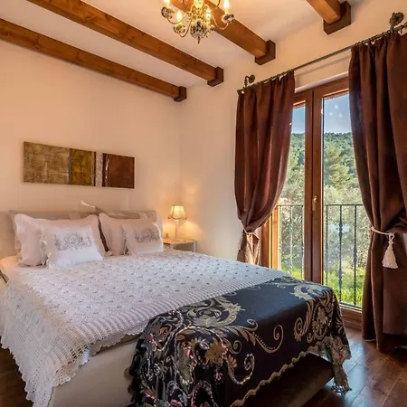 San Antonio Apartment *