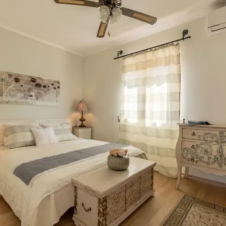 San Antonio Apartment *